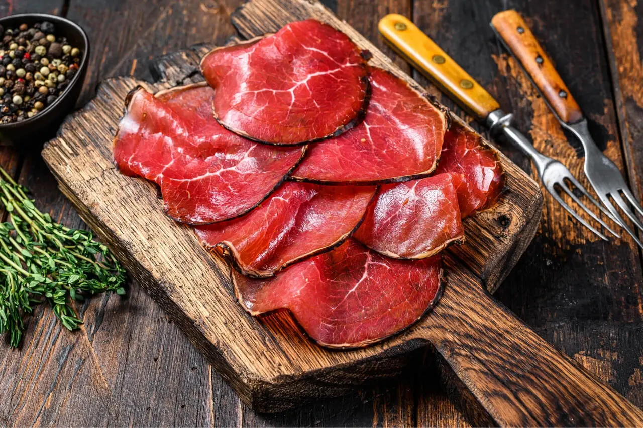 Attenzione alle controindicazioni della bresaola: ecco quali sono